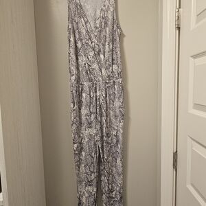 Chic Gray Snake Print Jumpsuit